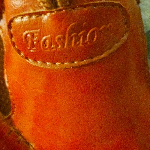 Fashion HSY. Men's sandals handcrafted size 11 orange in color - Picture 7 of 9